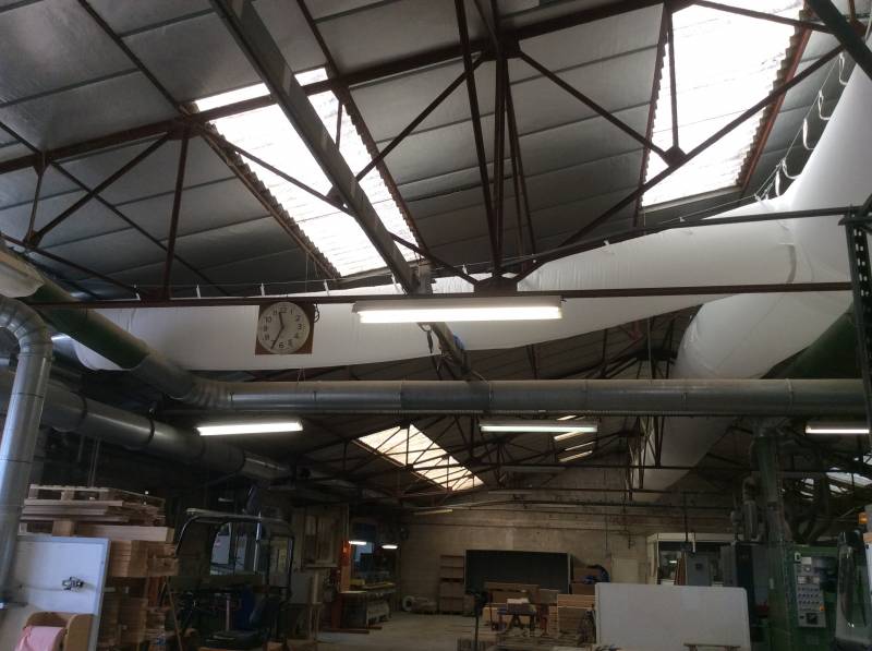 Gaines perforées à induction pour rafraîchissement adiabatique.