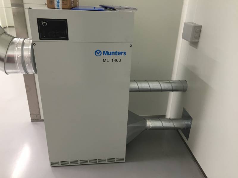 Extraction d'air humide et entrée d'air de régénération.