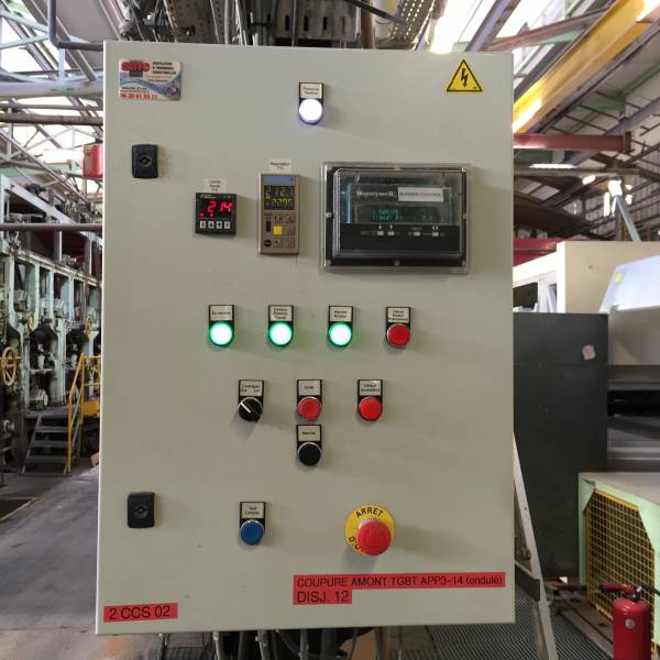 Coffret de commande du séchoir à papier.