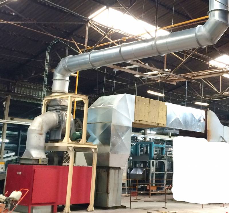 Brûleur 1650 kW avec gaines de recyclage et d'évacuation d'air humide.