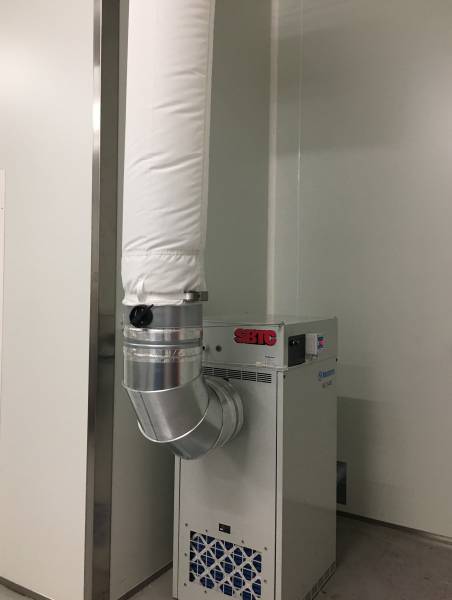 Aspiration de l'air à traiter en partie basse.